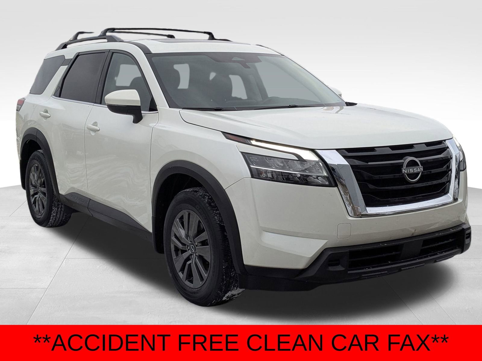 Used 2022 Nissan Pathfinder SV w/ SV Premium Package image 4