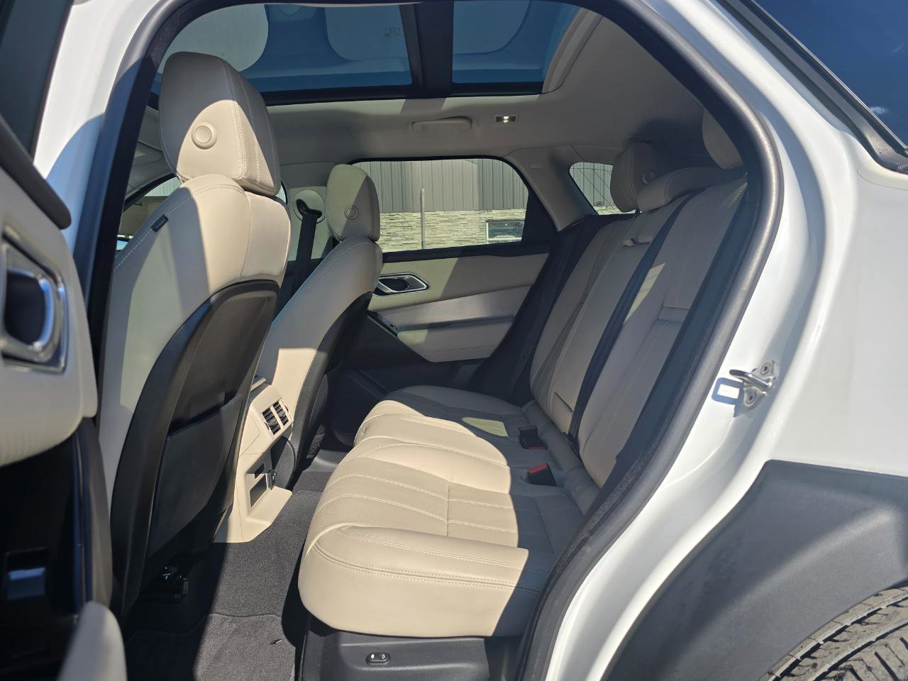 Used 2019 Land Rover Range Rover Velar S AWD/4WD image 16