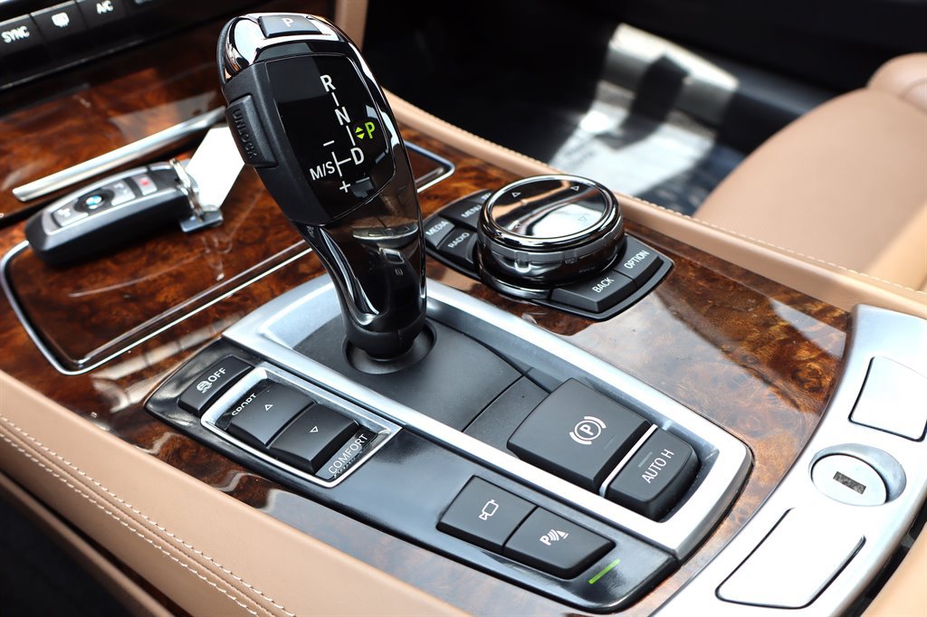 Used 2015 BMW 750Li RWD image 32