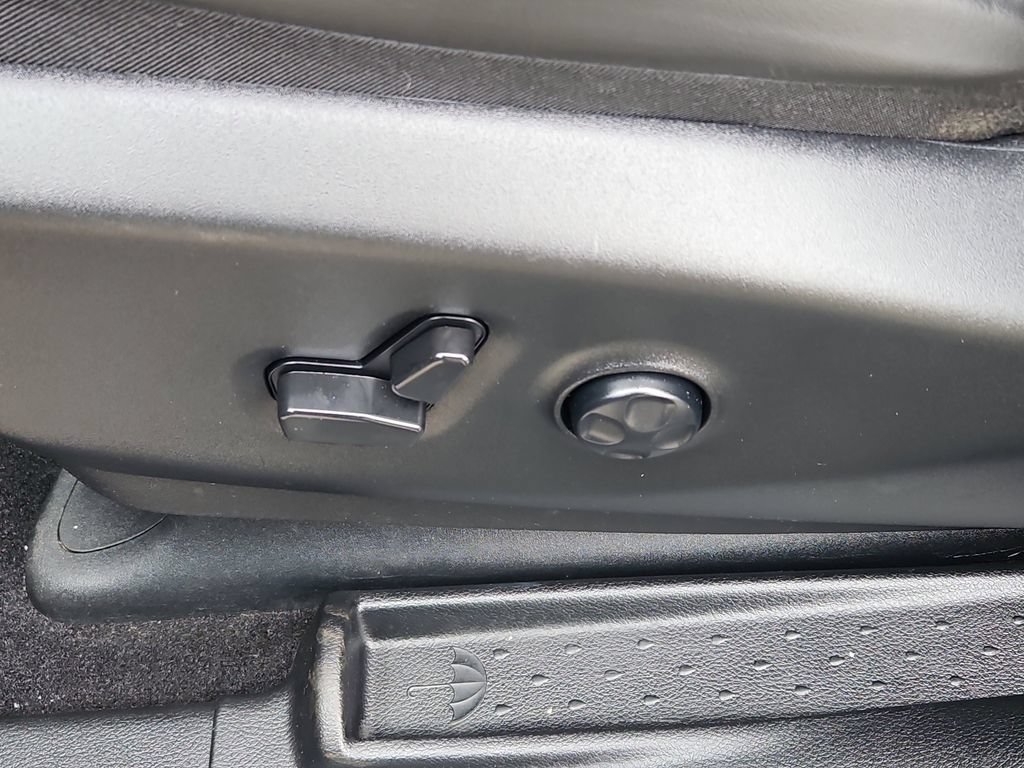 Used 2024 Chrysler Pacifica Premium FWD image 25