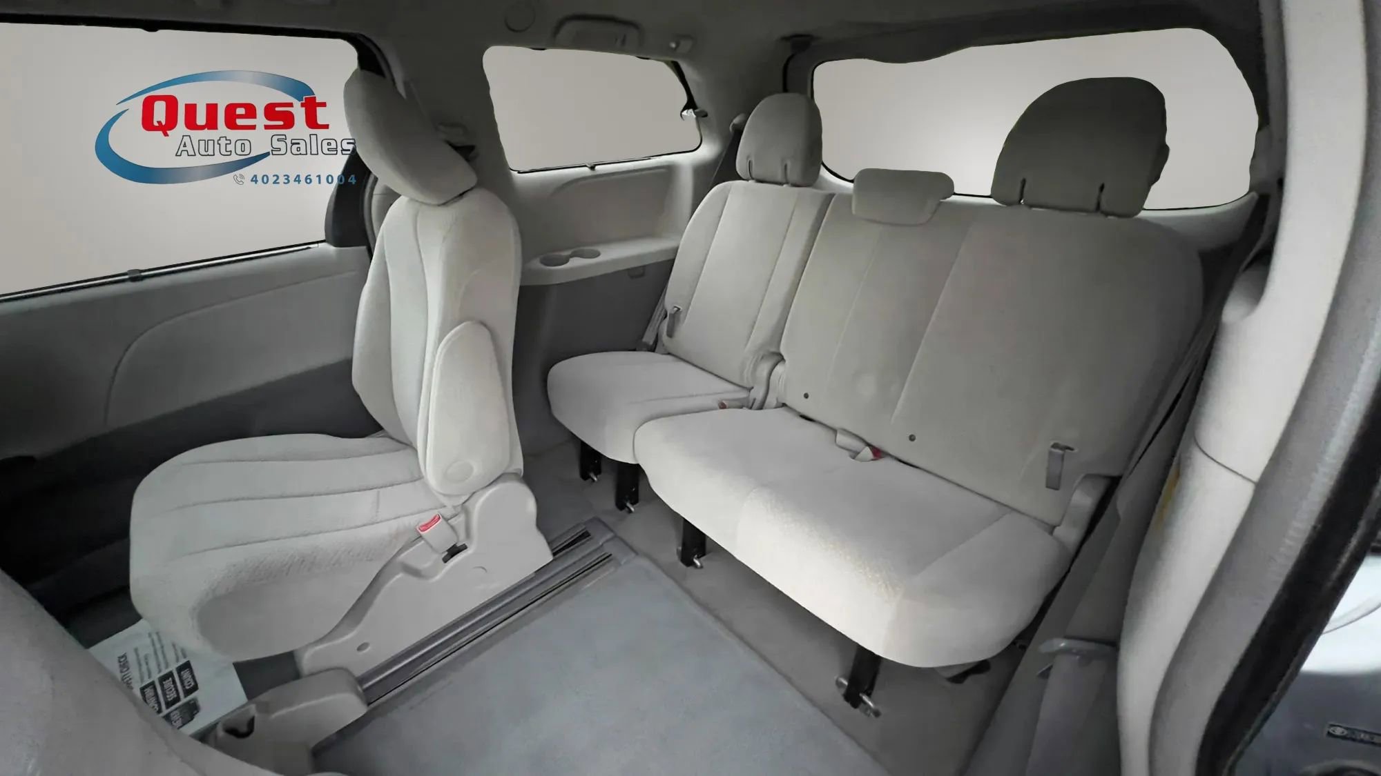 Used 2011 Toyota Sienna LE w/ Towing Pkg FWD image 13