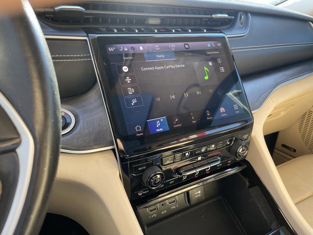 Used 2021 Jeep Grand Cherokee L Limited w/ Luxury Tech Group II image 16