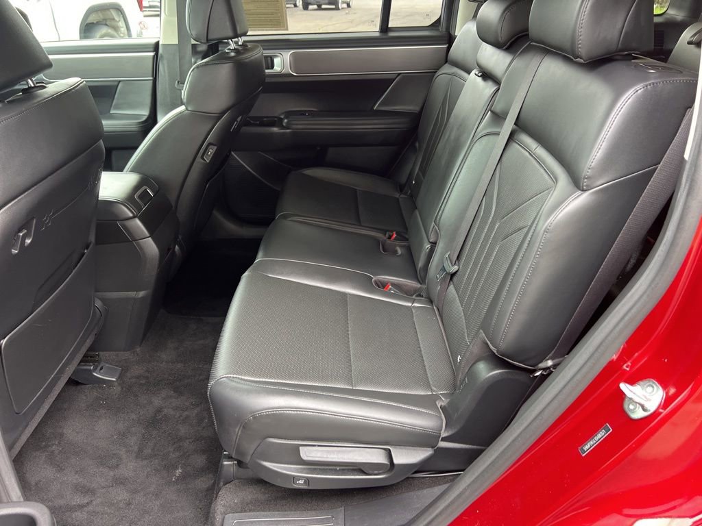 Used 2025 Hyundai Santa Fe SEL FWD image 18