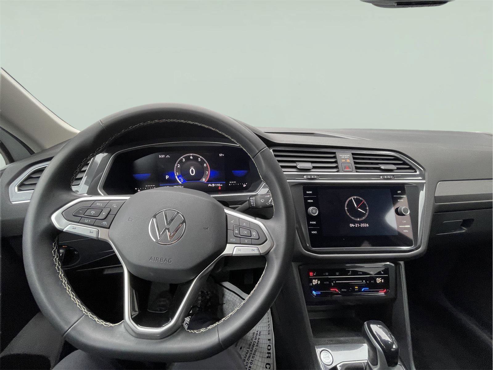 Used 2023 Volkswagen Tiguan SE AWD/4WD image 25