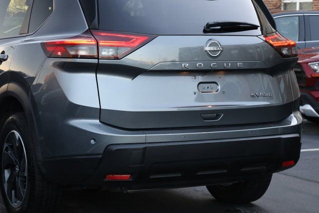 Used 2024 Nissan Rogue SV image 8