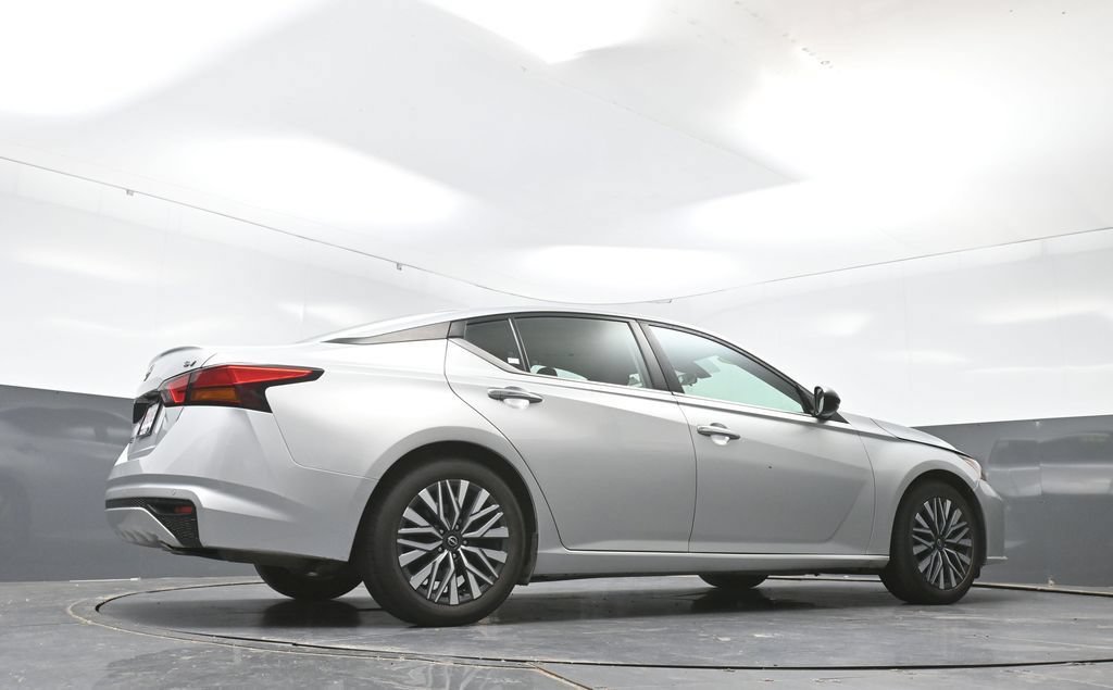 Used 2024 Nissan Altima 2.5 SV FWD image 47