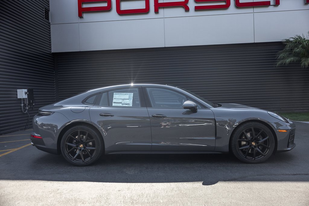 Used 2025 Porsche Panamera image 10