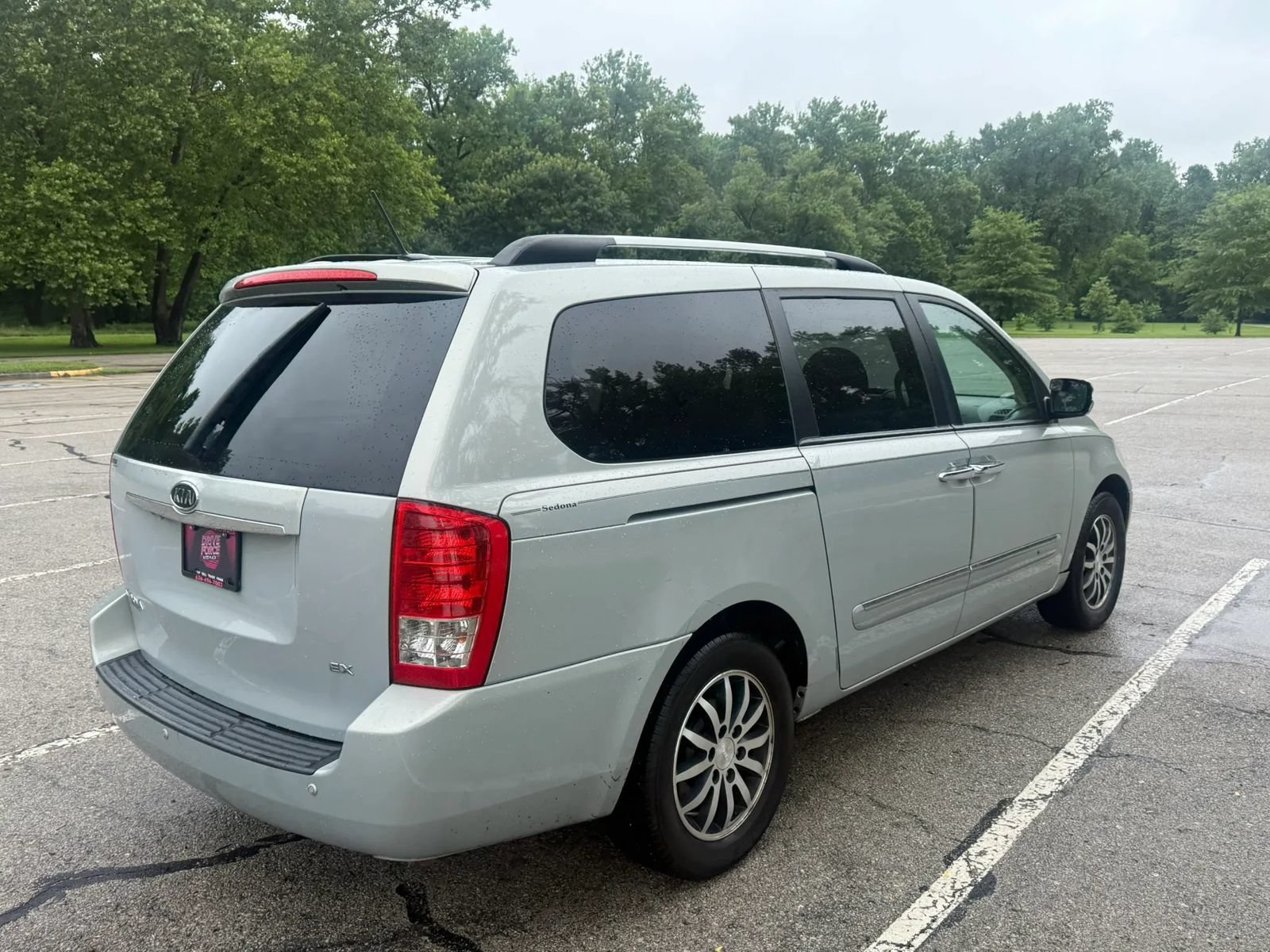 Used 2012 Kia Sedona EX w/ Luxury Pkg FWD image 5