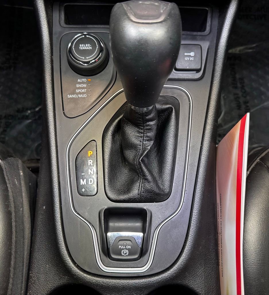 Used 2020 Jeep Cherokee Latitude Plus w/ Cold Weather Group AWD/4WD image 35