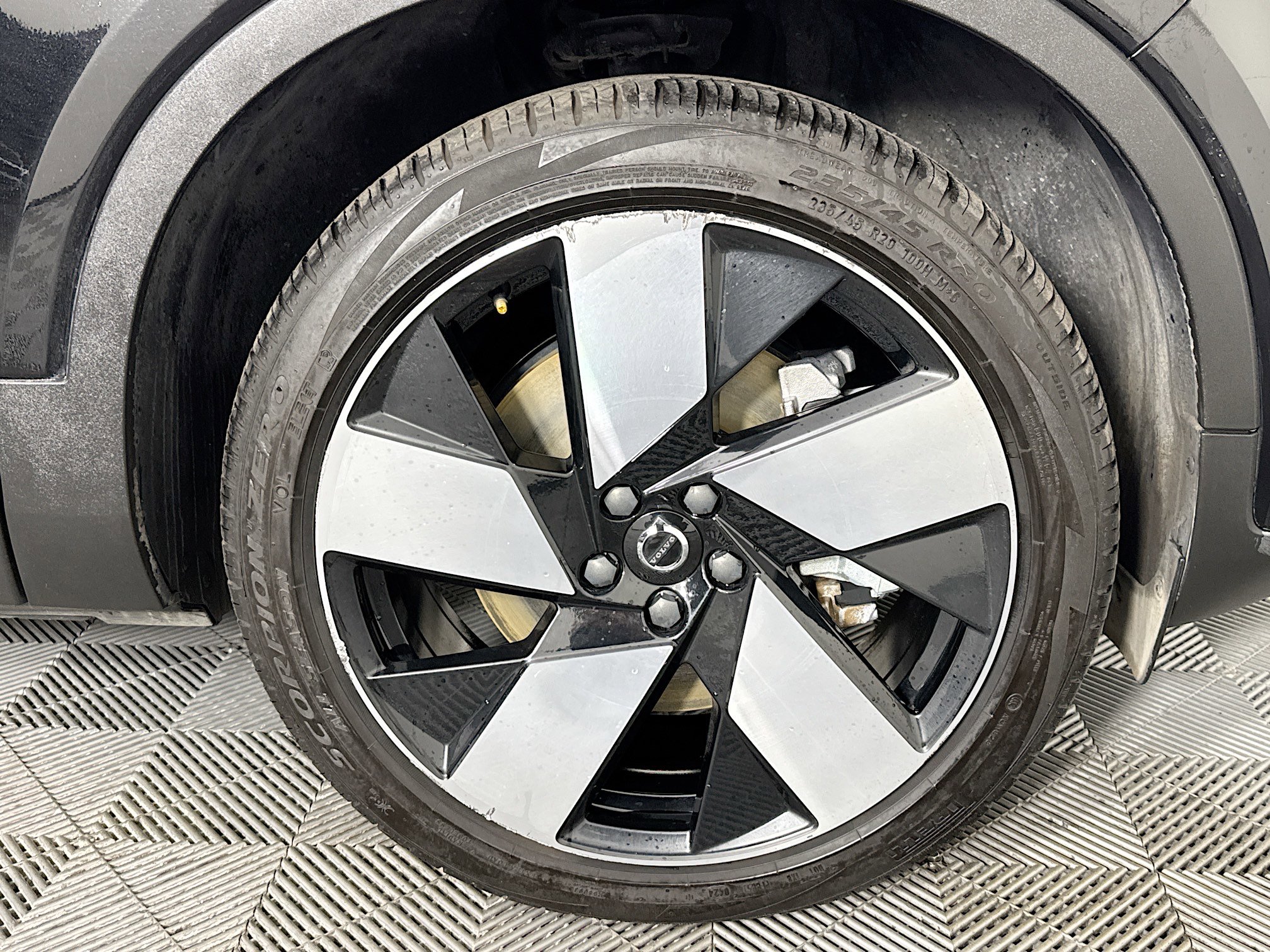 Used 2023 Volvo XC40 Recharge Ultimate image 30