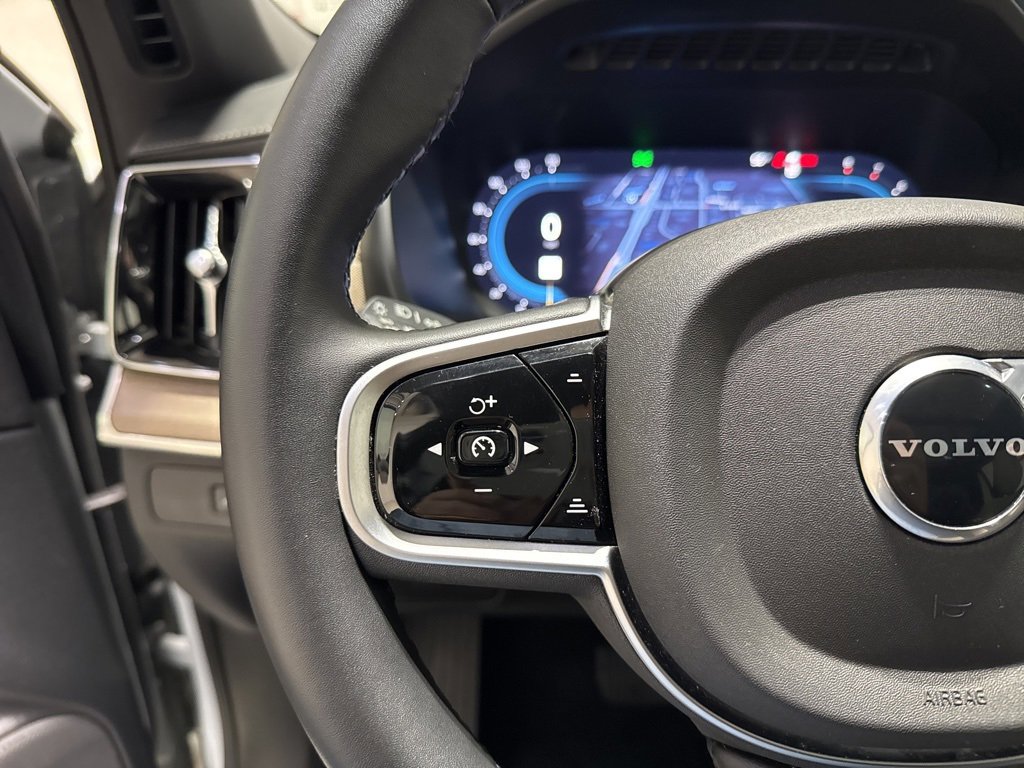 Used 2025 Volvo XC90 B6 Plus image 25