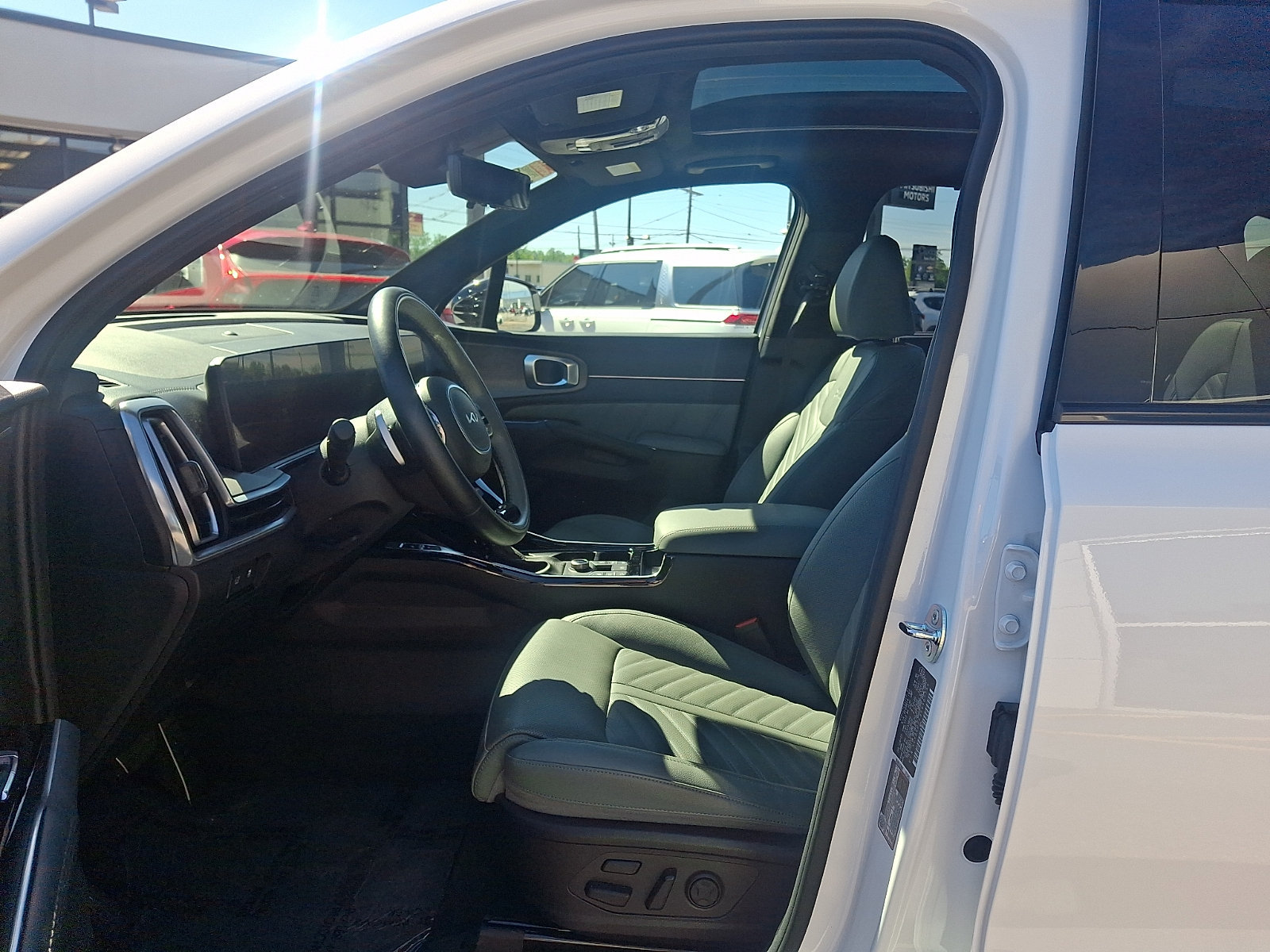 Certified 2025 Kia Sorento SX Prestige w/ Sage Leather Package AWD/4WD image 13