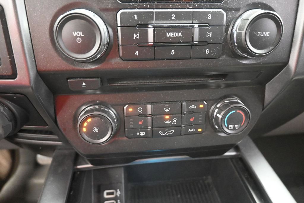 Used 2018 Ford F150 XLT w/ Equipment Group 302A Luxury AWD/4WD image 9