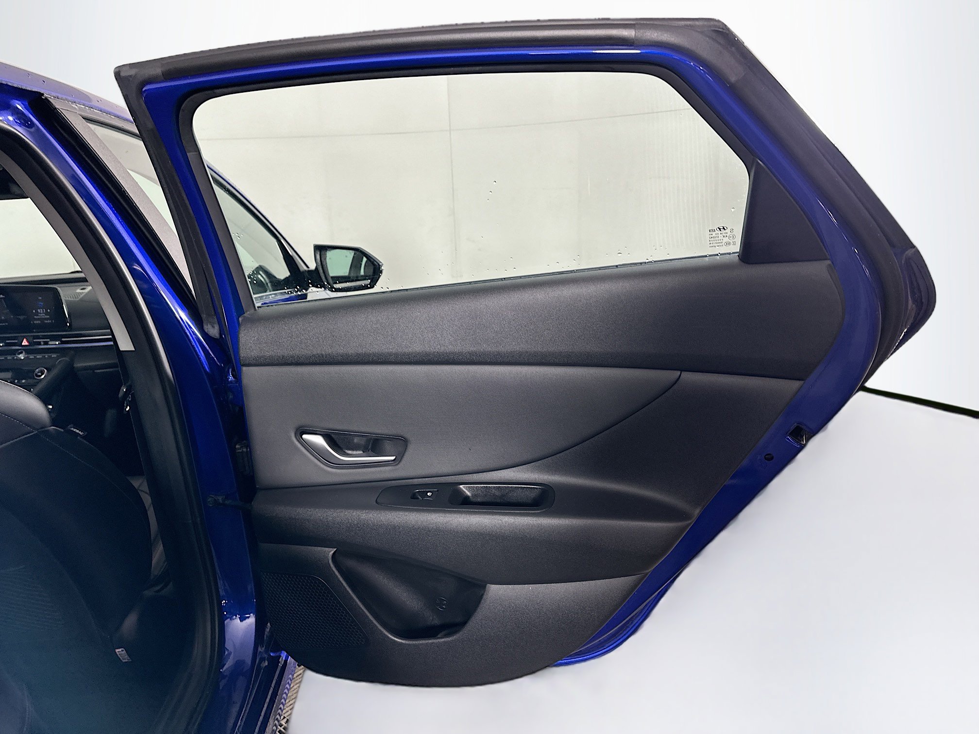 Used 2023 Hyundai Elantra Limited w/ Cargo Package image 30