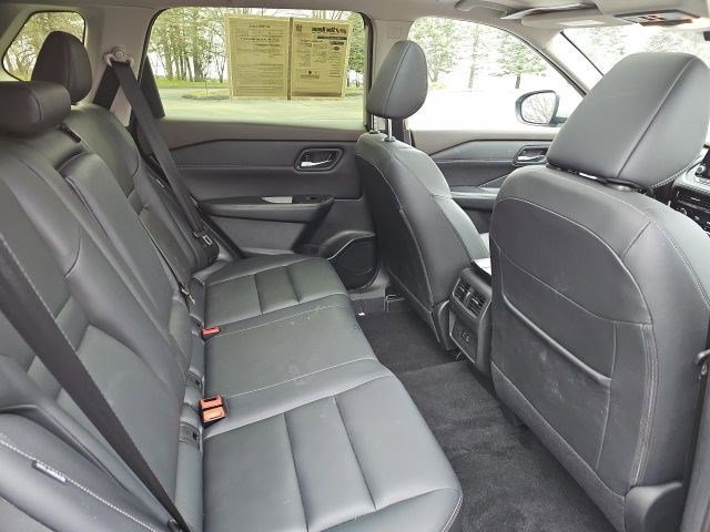 Used 2023 Nissan Rogue SL AWD/4WD image 16