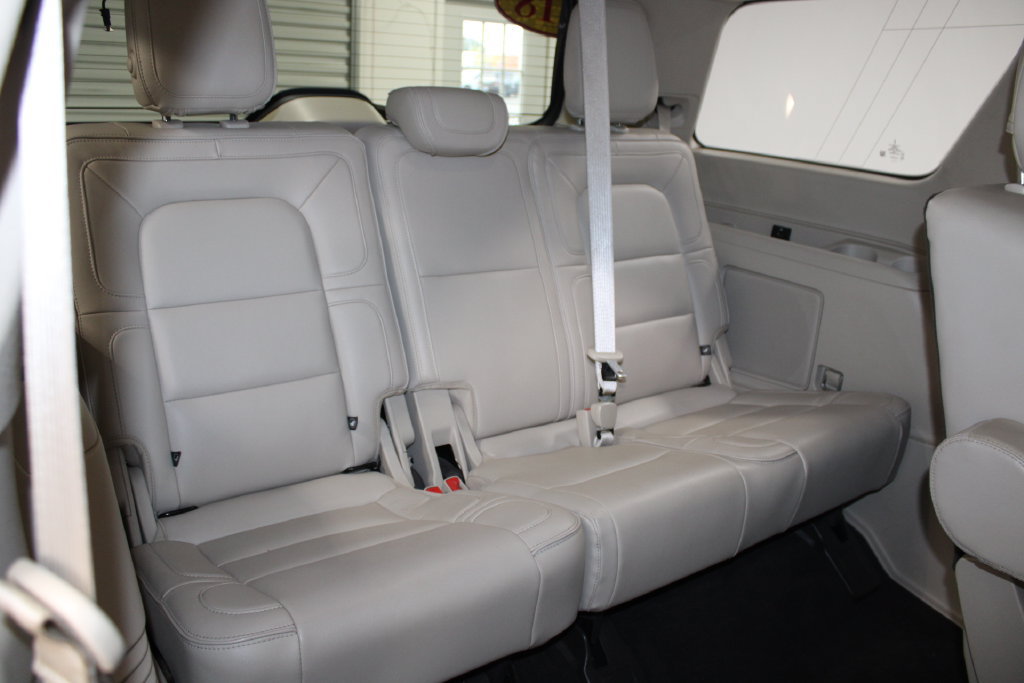 Used 2018 Lincoln Navigator Select RWD image 34