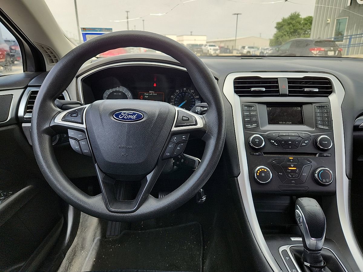 Used 2016 Ford Fusion SE FWD image 6