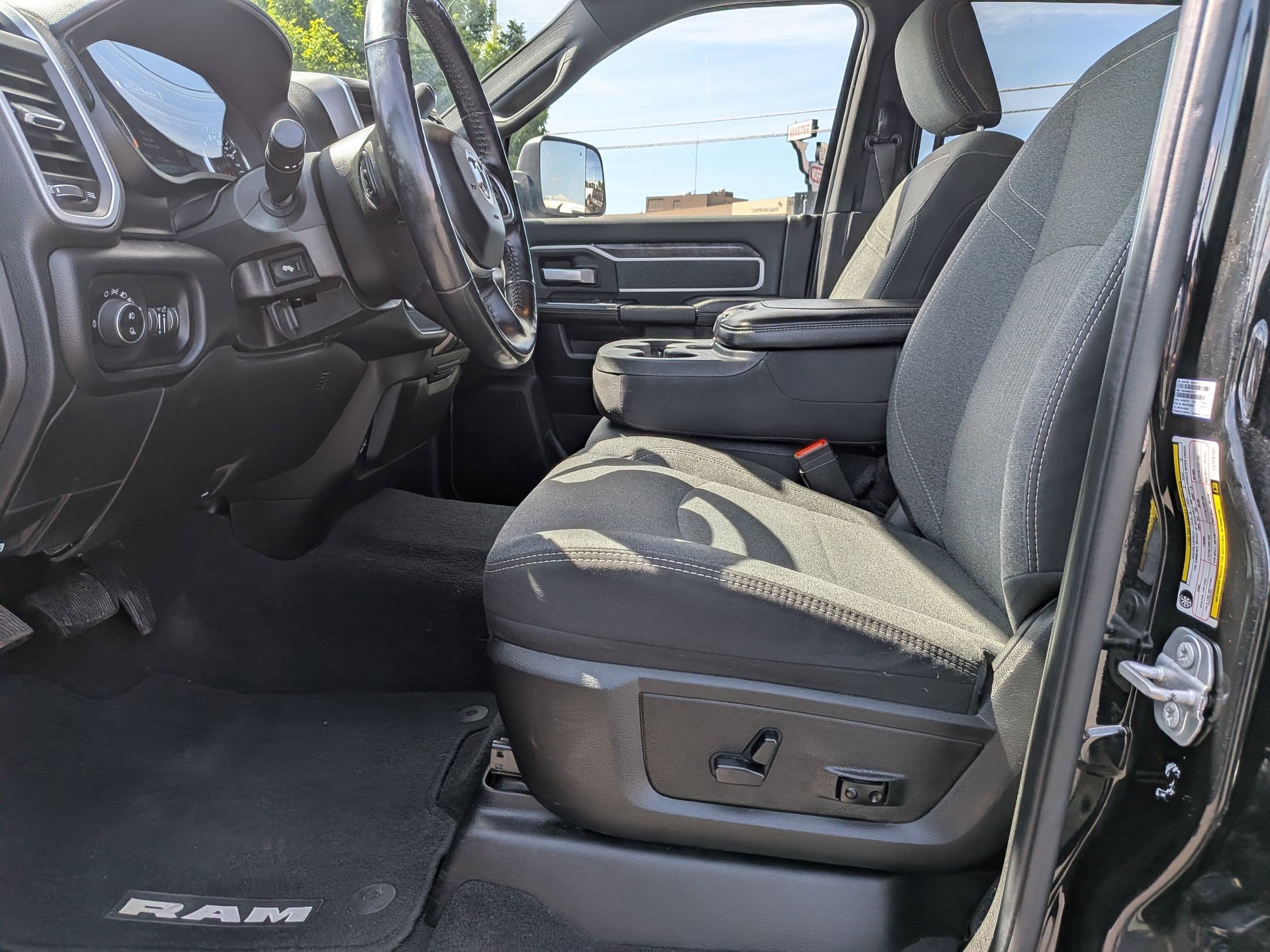 Used 2020 RAM 3500 Big Horn w/ Level 2 Equipment Group AWD/4WD image 18