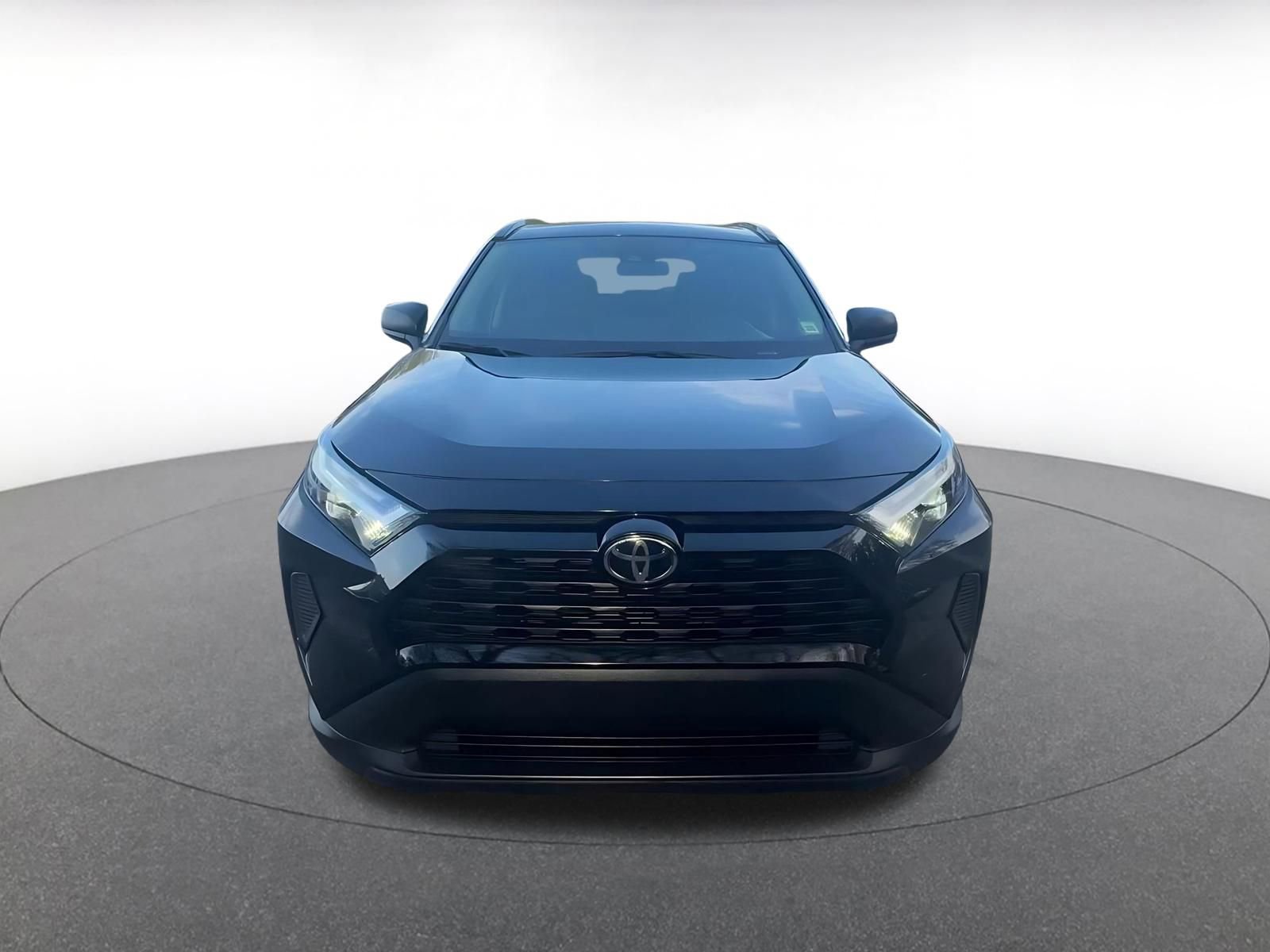 Used 2025 Toyota RAV4 LE AWD/4WD image 4