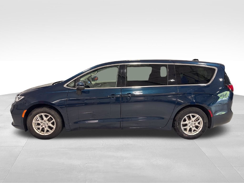 Used 2023 Chrysler Pacifica Touring-L FWD image 49