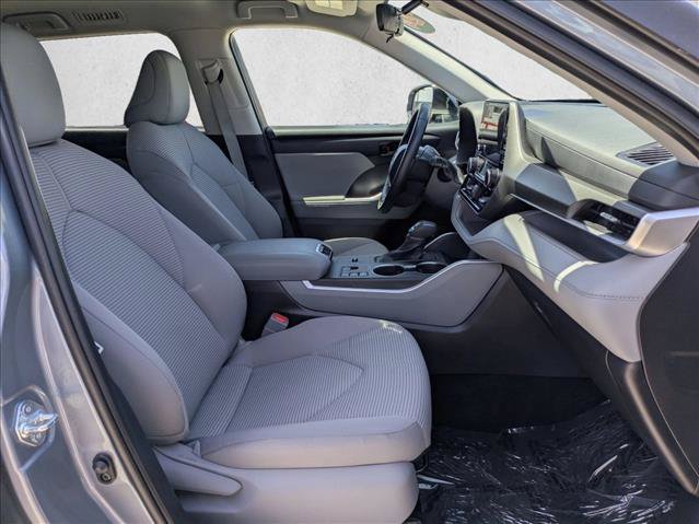 Certified 2024 Toyota Highlander LE FWD image 21