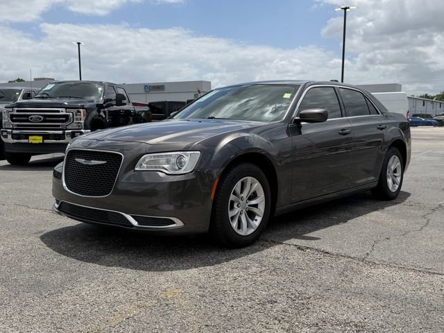 Used 2023 Chrysler 300 Touring RWD image 4