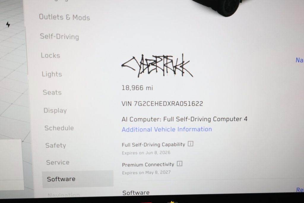 Used 2024 Tesla Cybertruck AWD Crew Cab image 11