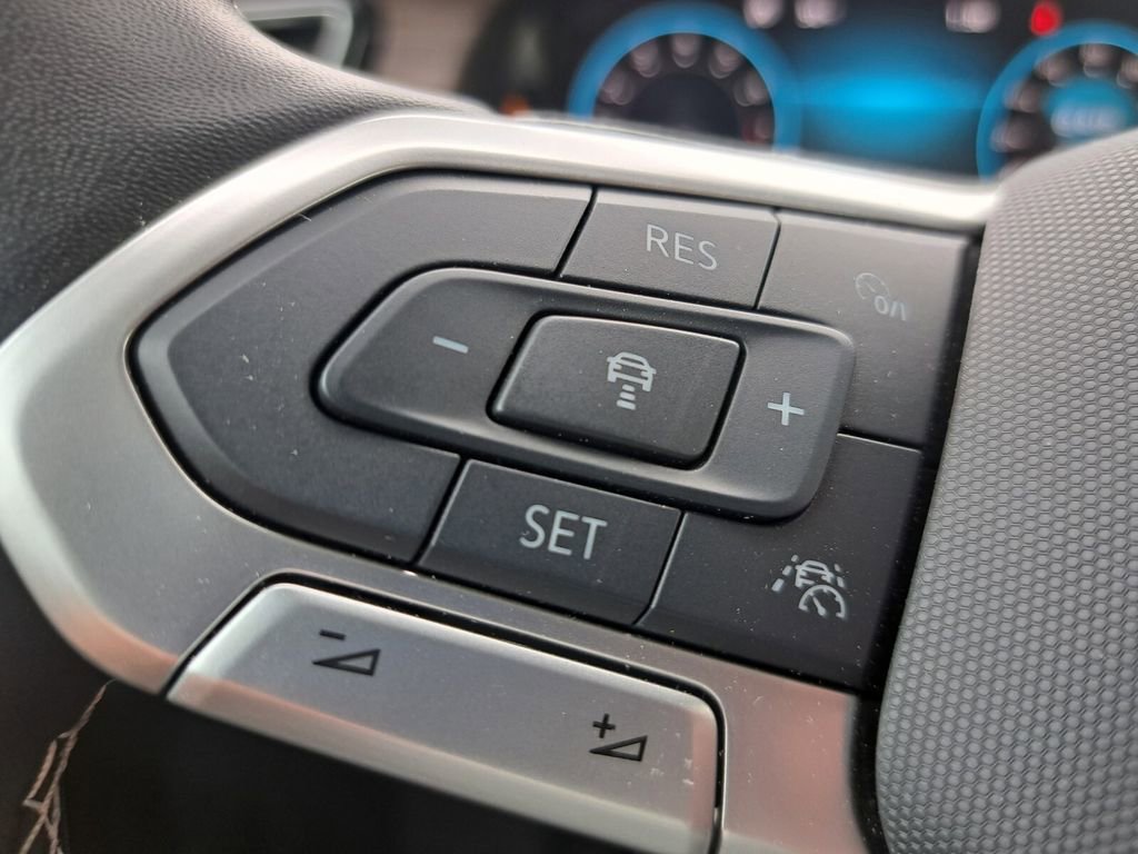 Used 2025 Volkswagen Atlas SEL image 14