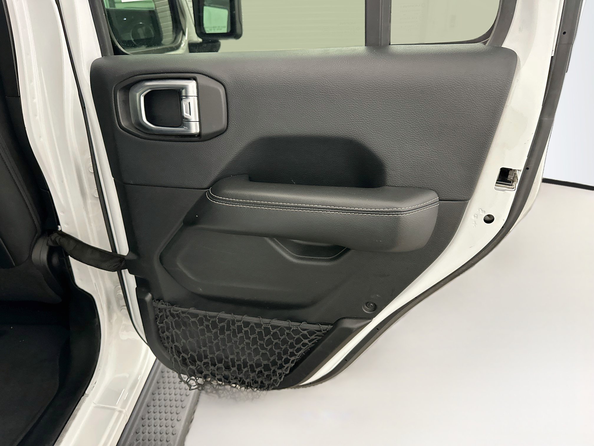 Used 2018 Jeep Wrangler Unlimited Sahara w/ LED Lighting Group AWD/4WD image 30