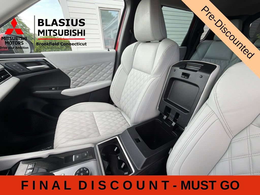 Used 2023 Mitsubishi Outlander SEL AWD/4WD image 41
