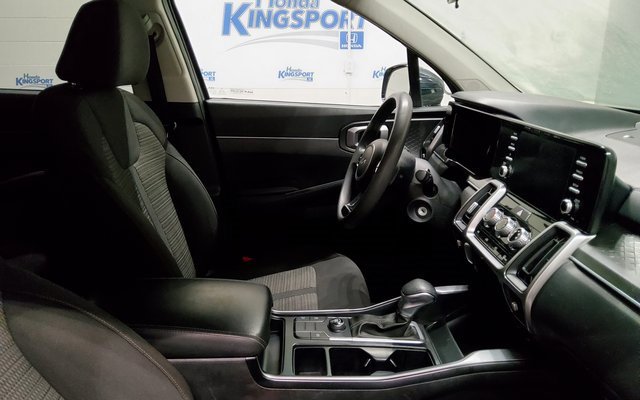 Used 2023 Kia Sorento LX image 16