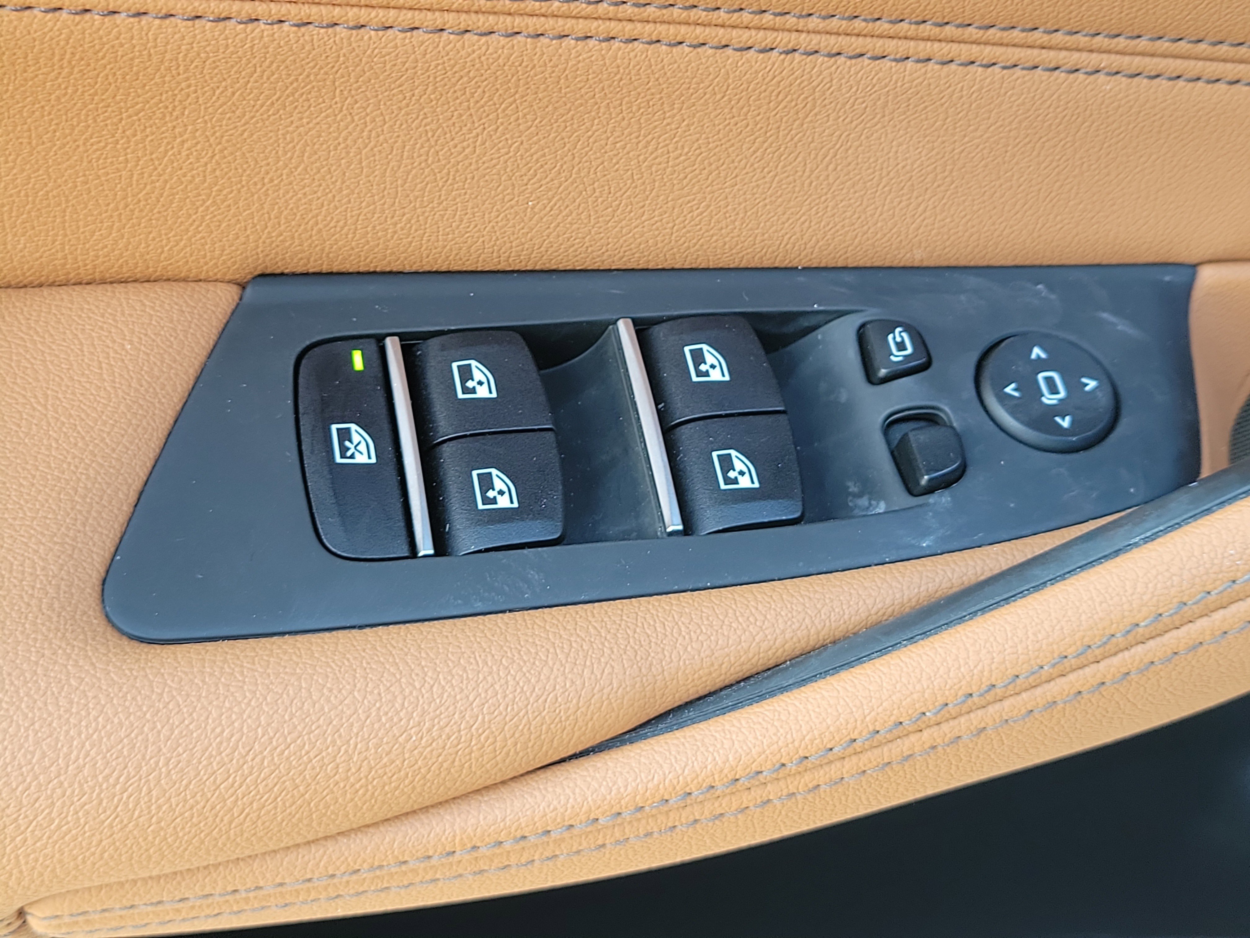 Certified 2023 BMW 530e w/ Premium Package image 18