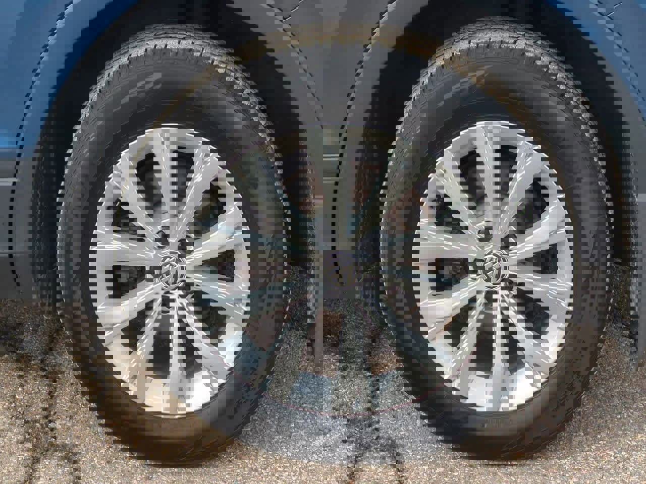 Used 2019 Volkswagen Tiguan SE w/ Panoramic Sunroof Package image 13