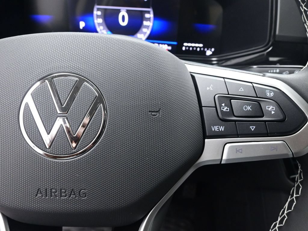 Used 2025 Volkswagen Taos SE FWD image 15