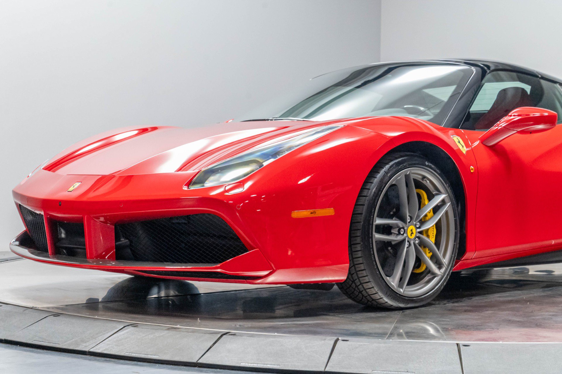 Used 2018 Ferrari 488 Spider RWD image 6