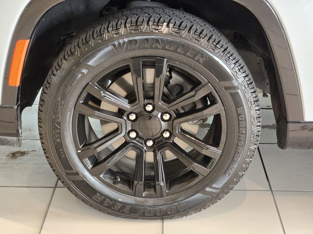 Used 2023 Jeep Wagoneer 4WD image 10