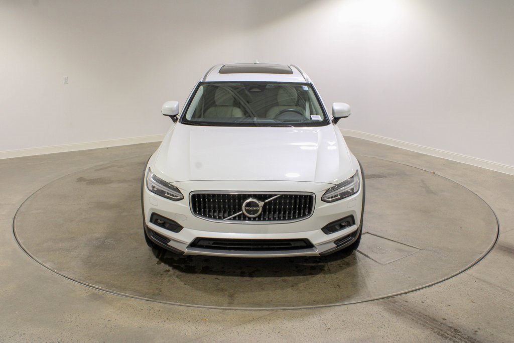 Used 2024 Volvo V90 B6 Cross Country Ultimate w/ Climate Package image 8