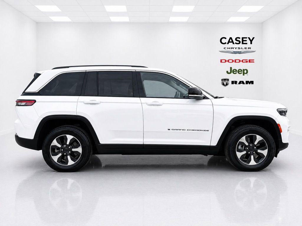 Used 2023 Jeep Grand Cherokee 4WD 4xe image 4