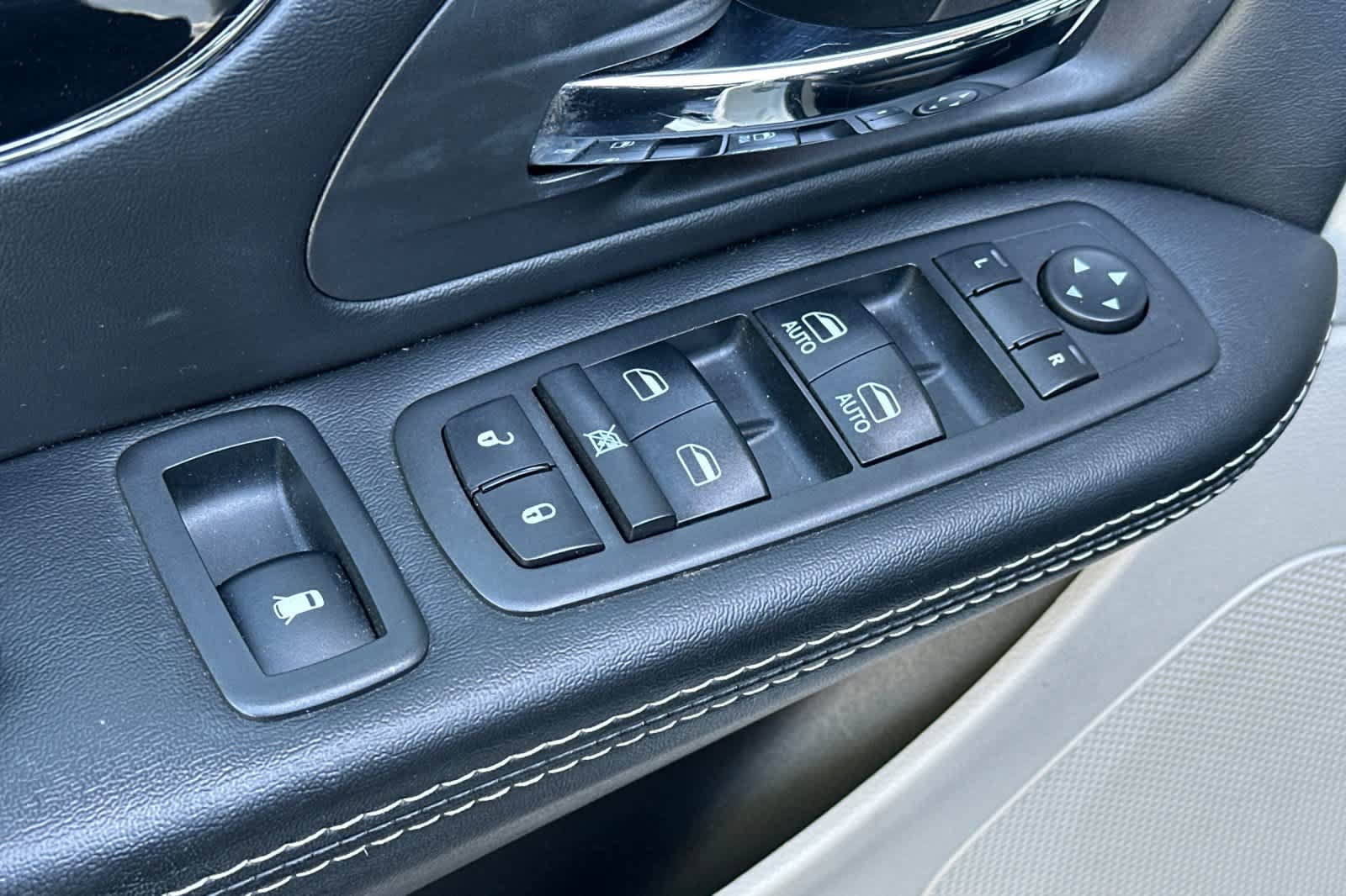Used 2019 Dodge Grand Caravan SXT FWD image 13