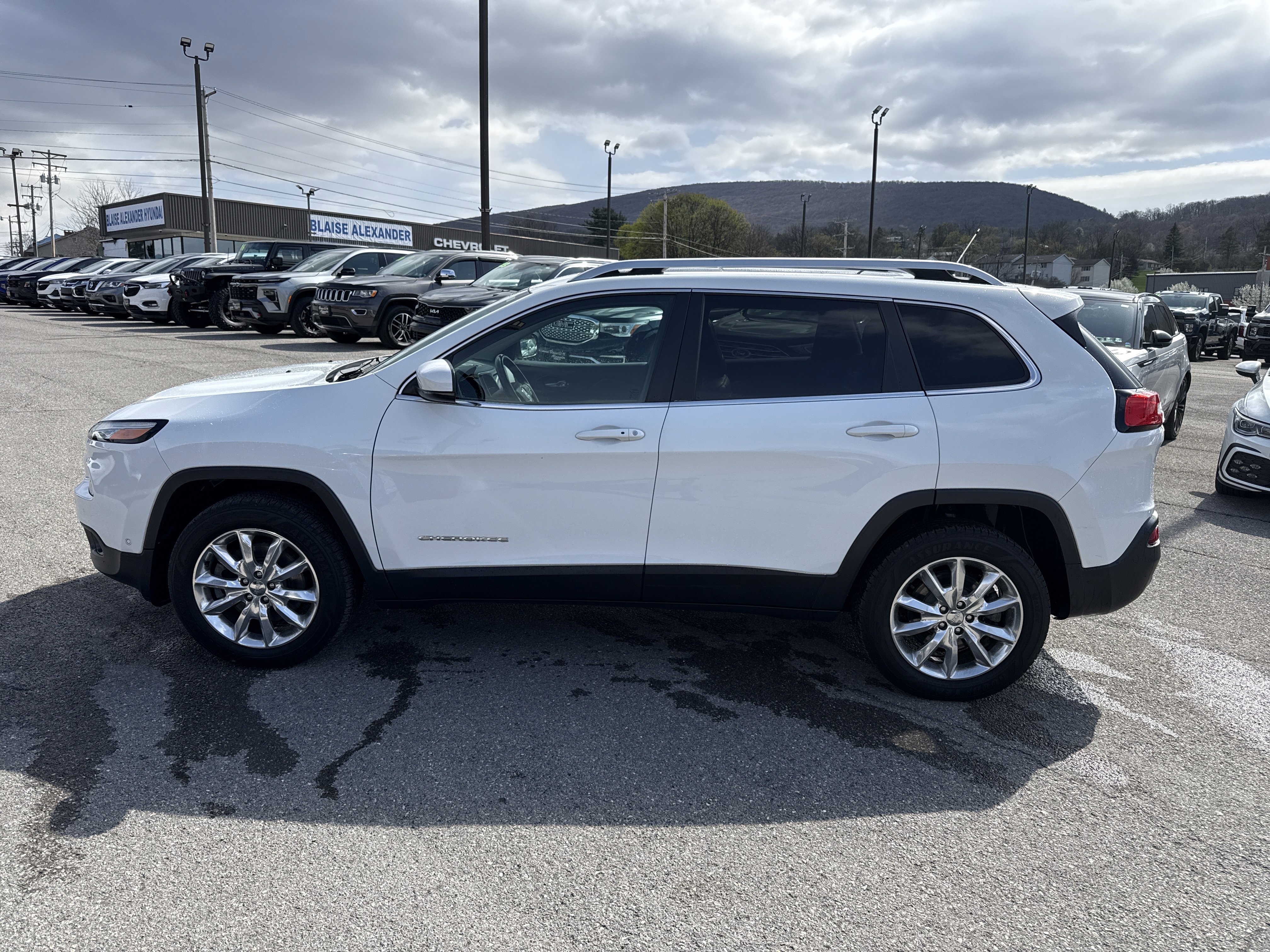 Used 2014 Jeep Cherokee Limited w/ Technology Group image 10