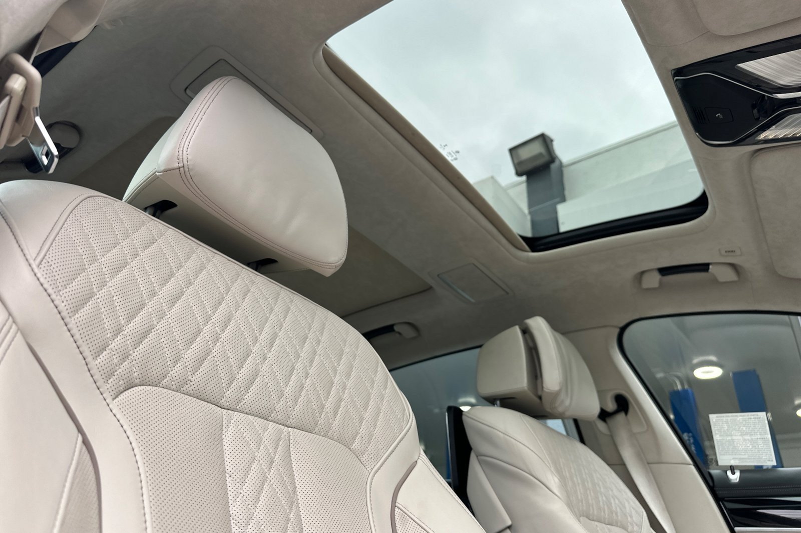 Used 2022 BMW ALPINA B7 xDrive w/ Luxury Rear Seating Package AWD/4WD image 15
