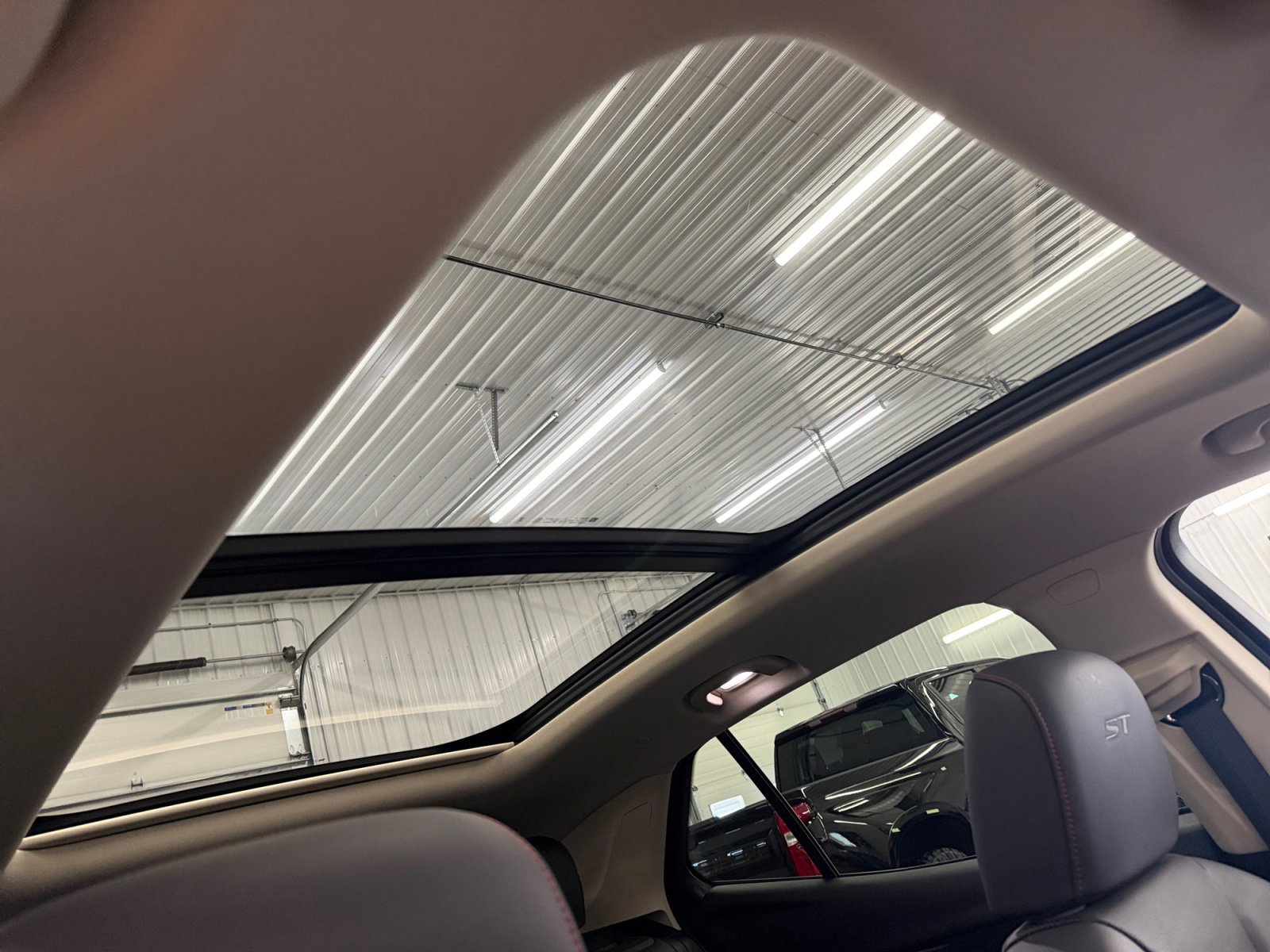 Used 2023 Buick Envision Essence w/ Technology Package I image 27