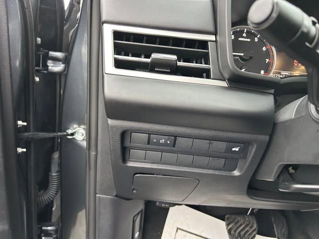 Used 2025 Mitsubishi Outlander SE image 24
