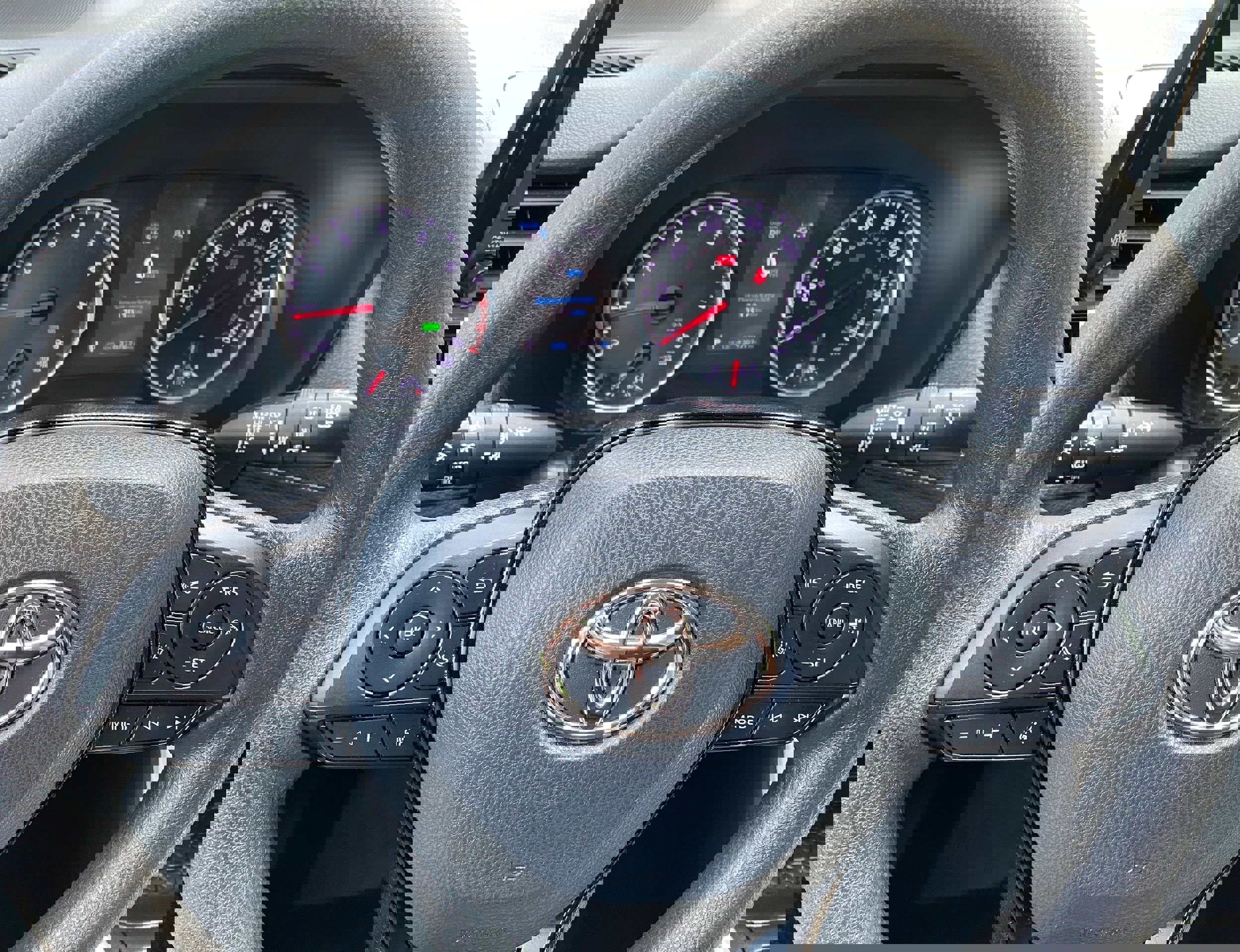 Used 2021 Toyota RAV4 XLE image 12