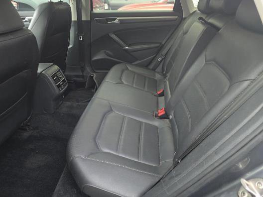 Used 2018 Volkswagen Passat 2.0T SE FWD image 13