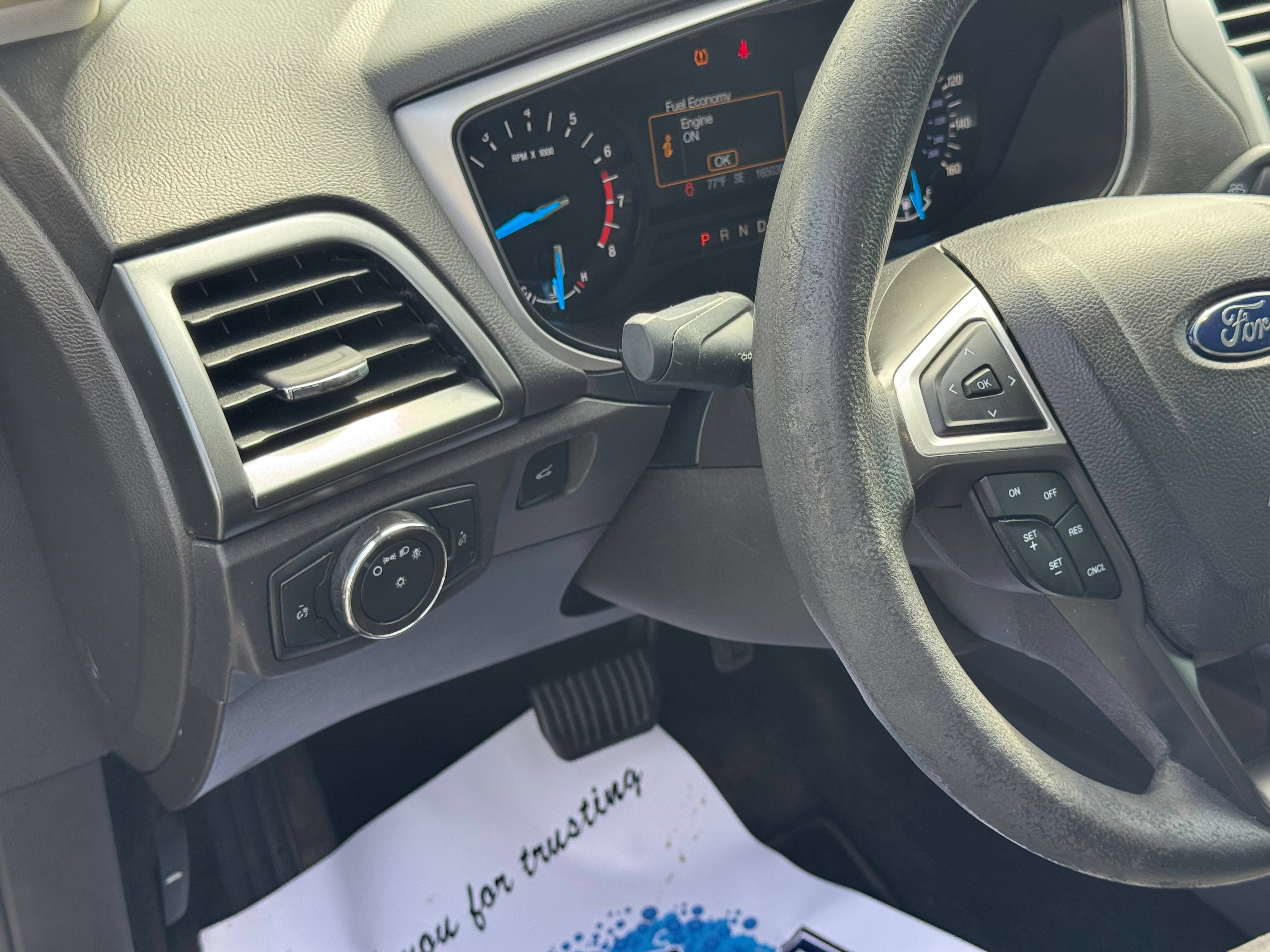 Used 2014 Ford Fusion SE FWD image 25