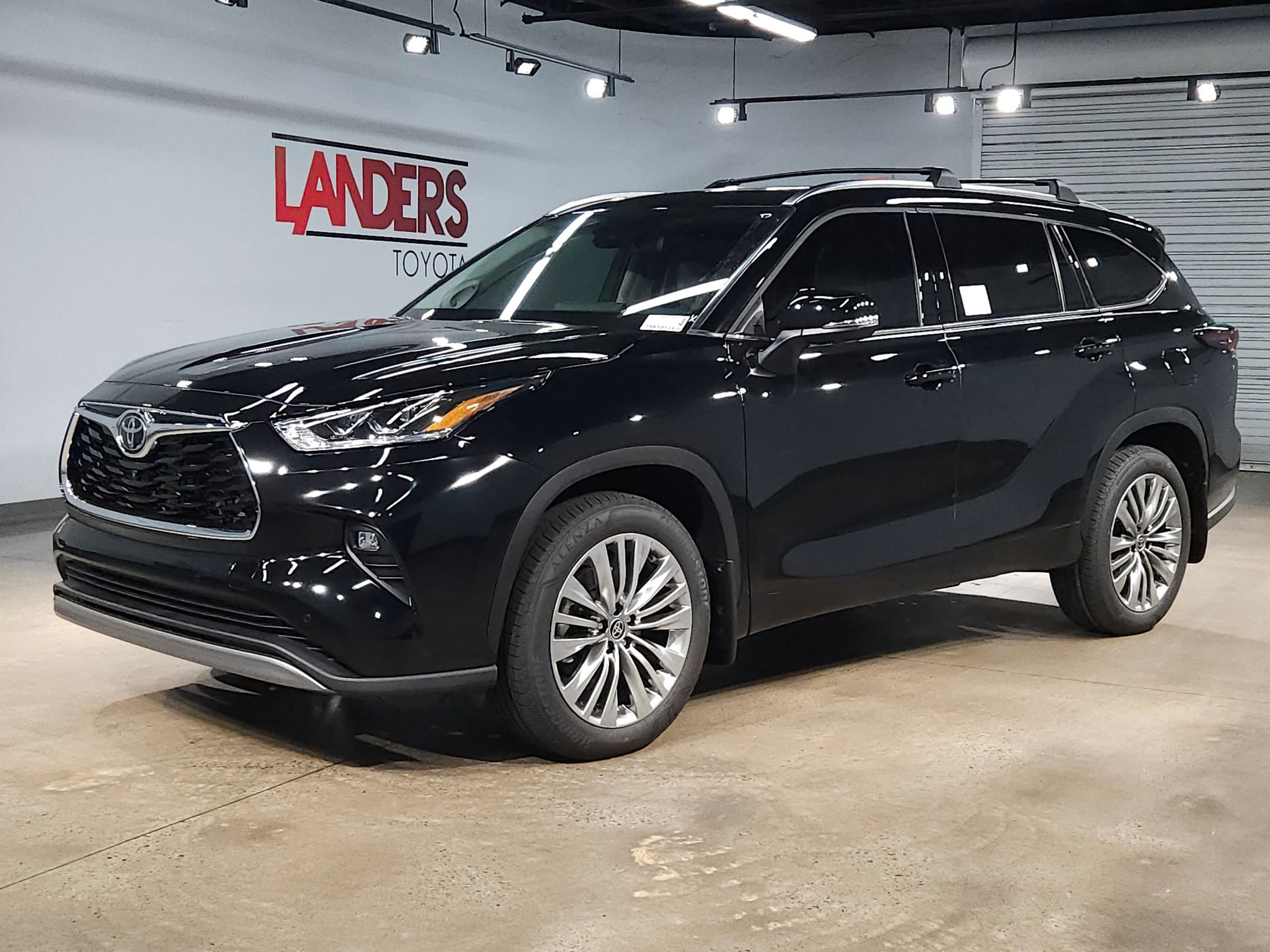 New 2026 Toyota Highlander Platinum AWD/4WD image 3
