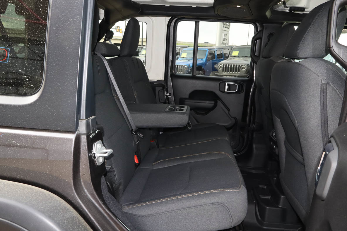 Used 2025 Jeep Wrangler Willys AWD/4WD image 26