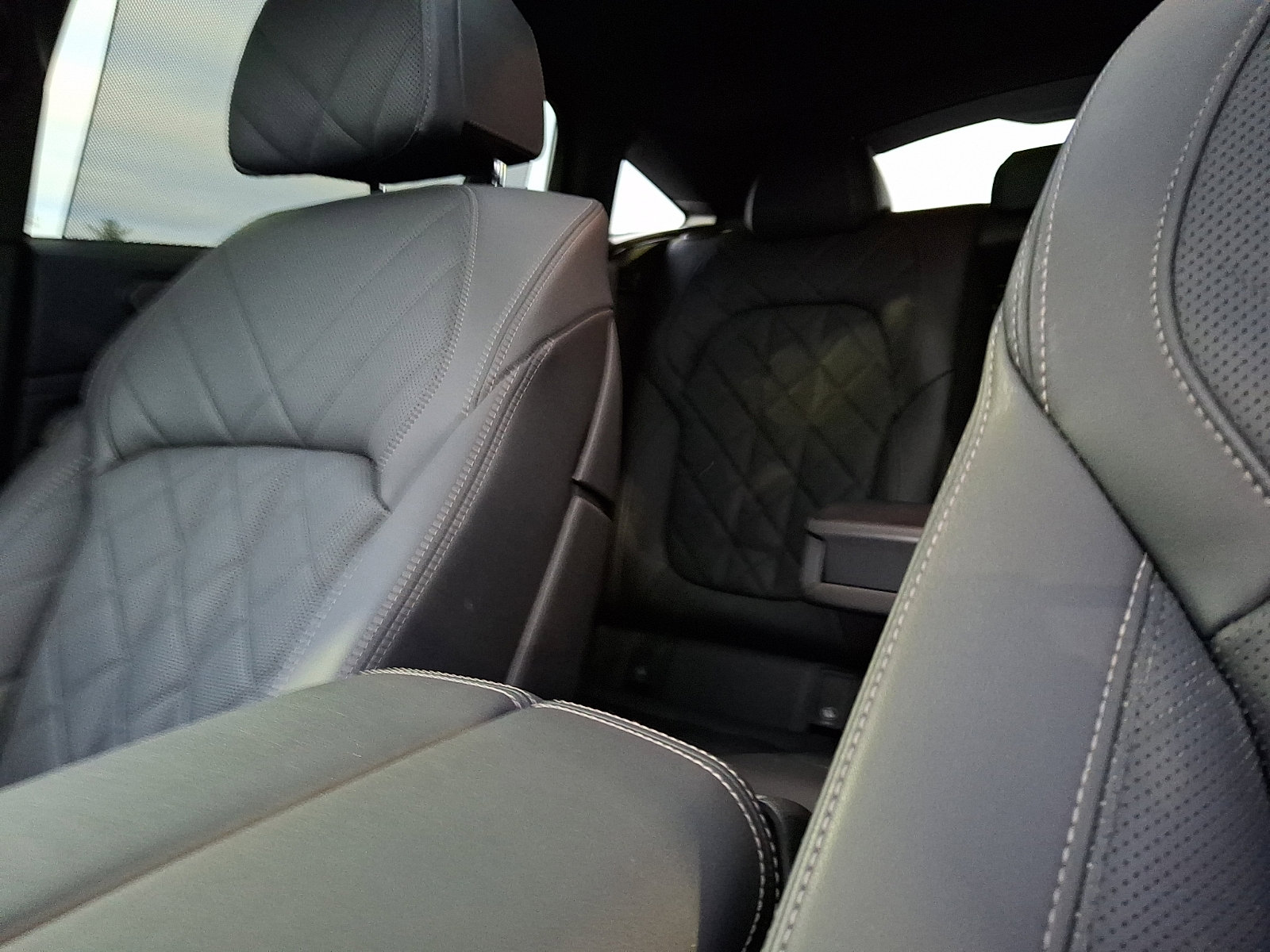 Used 2023 BMW X6 M50i w/ Executive Package image 18