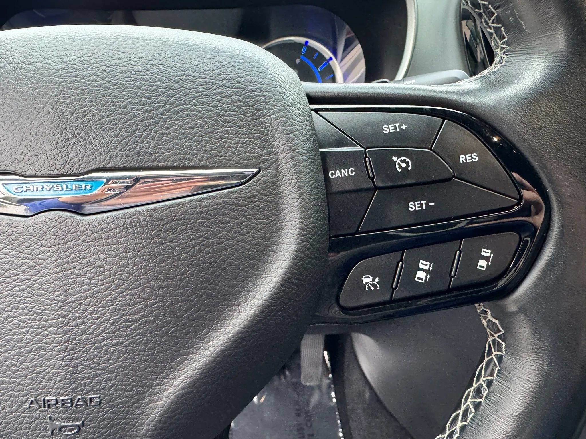 Used 2021 Chrysler Pacifica Touring-L w/ S Appearance Package FWD image 32